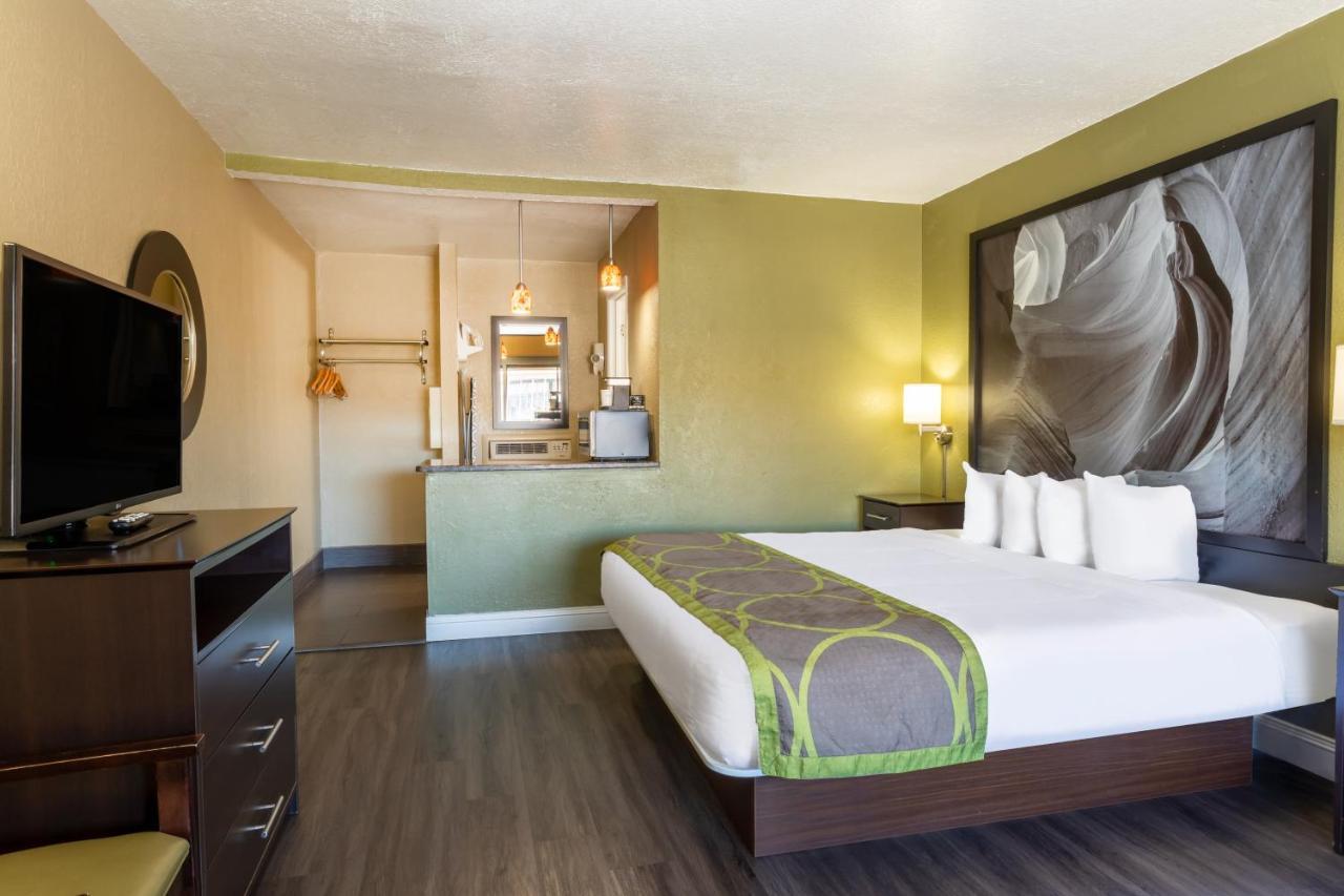Super 8 By Wyndham Nau/downtown Conference Center Motel 2*
