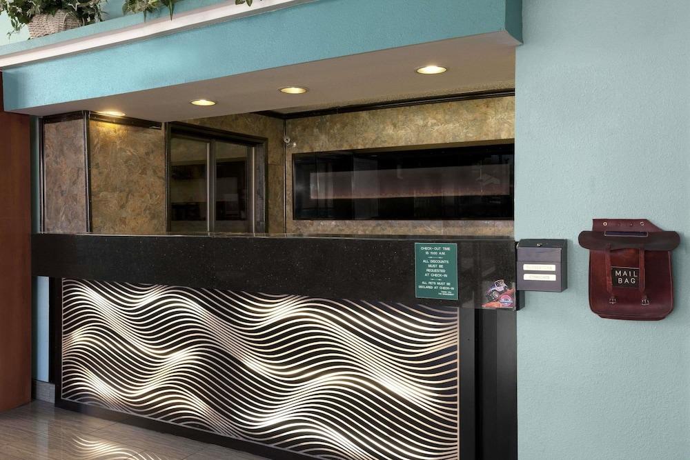 Super 8 By Wyndham Nau/downtown Conference Center Flagstaff
