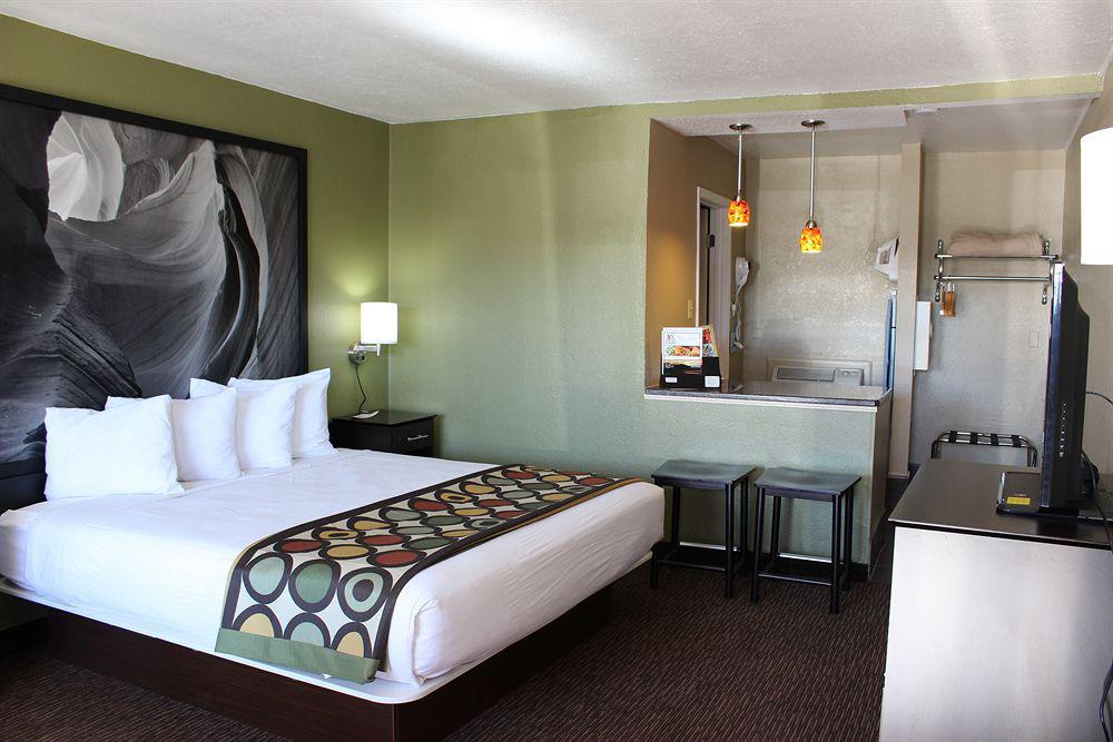 Super 8 By Wyndham Nau/downtown Conference Center Motel 2*